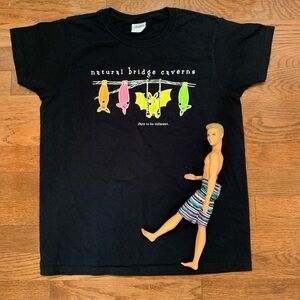WOMENS BLACK SOUVENIR SHIRT BATS SMALL CAVERNS SUMMER VACATION